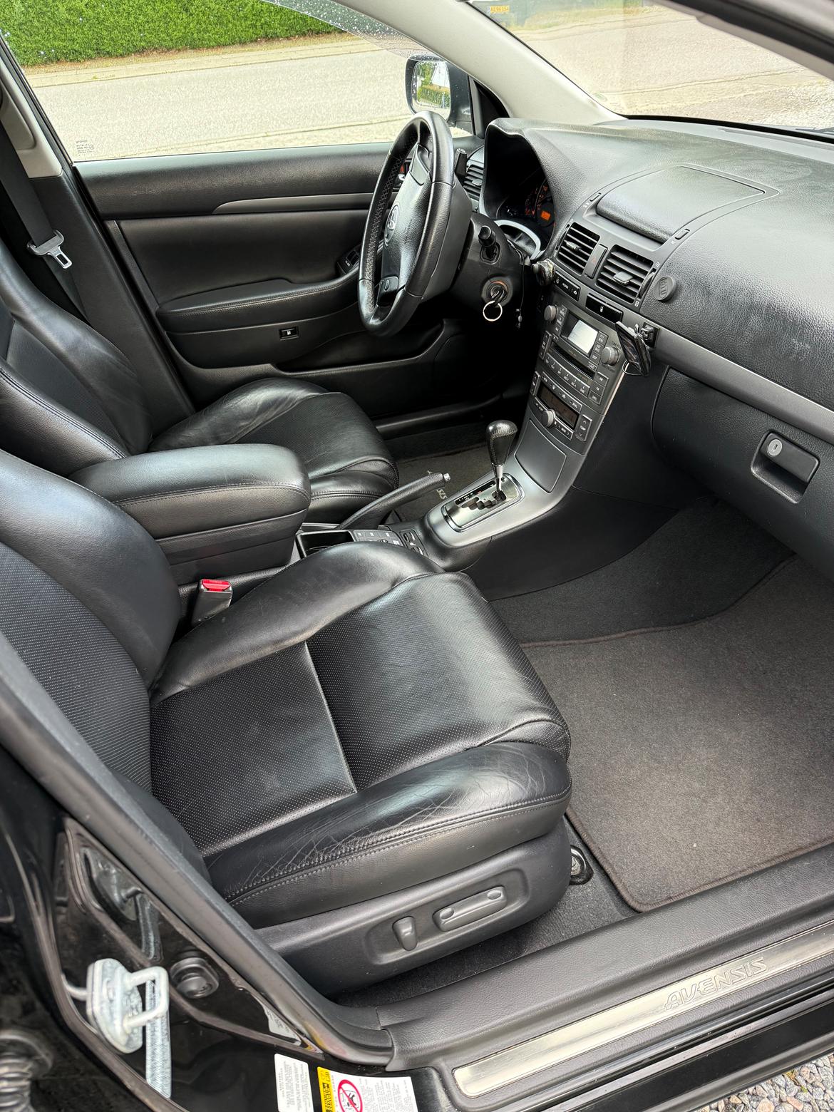 Toyota Avensis 2,4 Aut billede 4