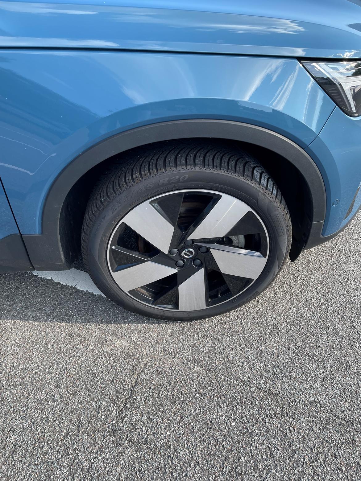 Volvo C40 - 20  tommer med helårsdæk billede 6