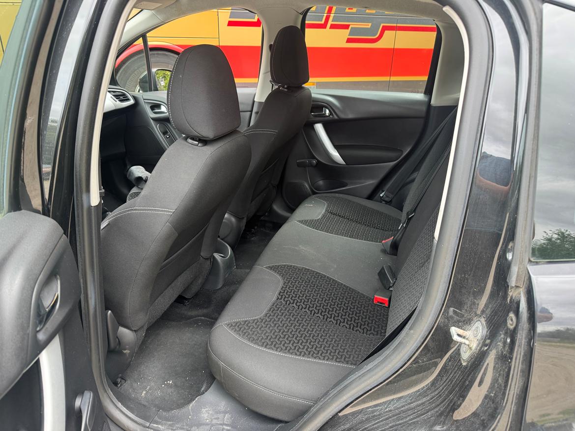 Citroën C3 "Havetraktoren" - Masser af plads på bagsædet. Plads til 2 liggende og 1 stående ;) billede 7