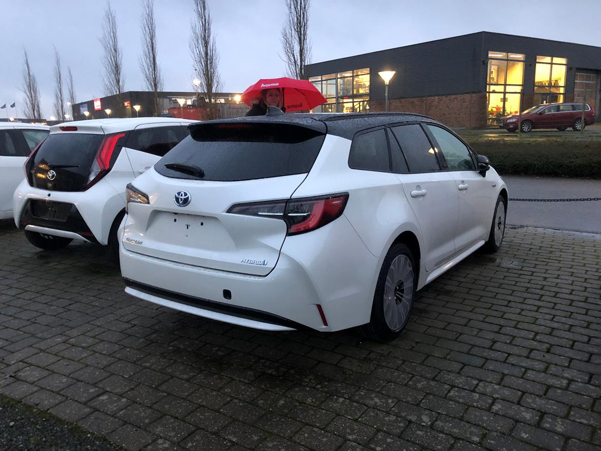 Toyota Corolla Hybrid ZWE211 billede 3