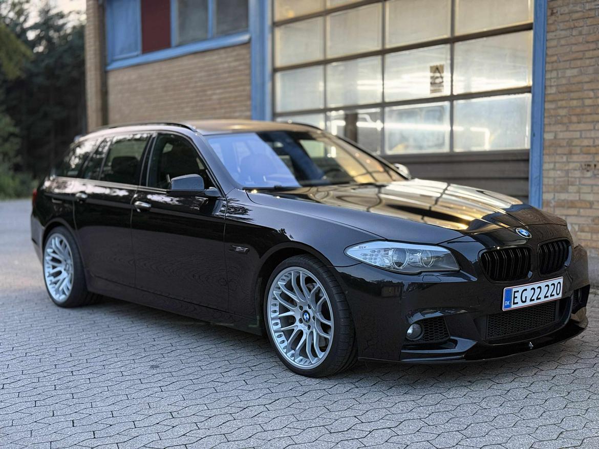 BMW F11 LCI - 525D - 2013 billede 1