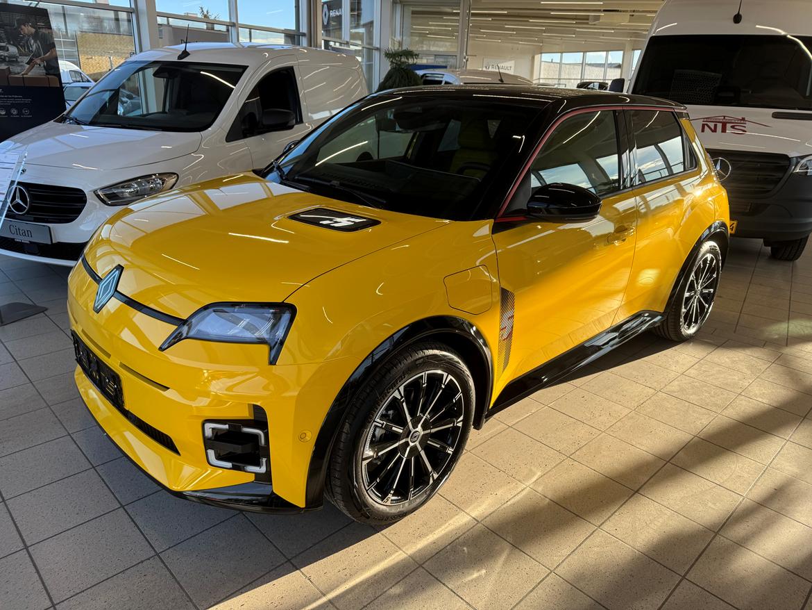 Renault 5 E-Tech Iconic - Bilen ved forhandleren ved afhentning billede 19