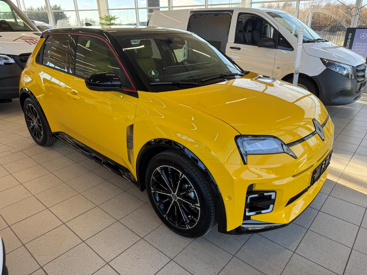 Renault 5 E-Tech Iconic - Bilen ved forhandleren ved afhentning billede 20