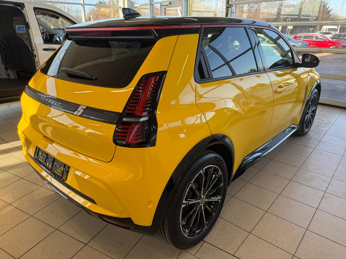 Renault 5 E-Tech Iconic - Bilen ved forhandleren ved afhentning billede 21