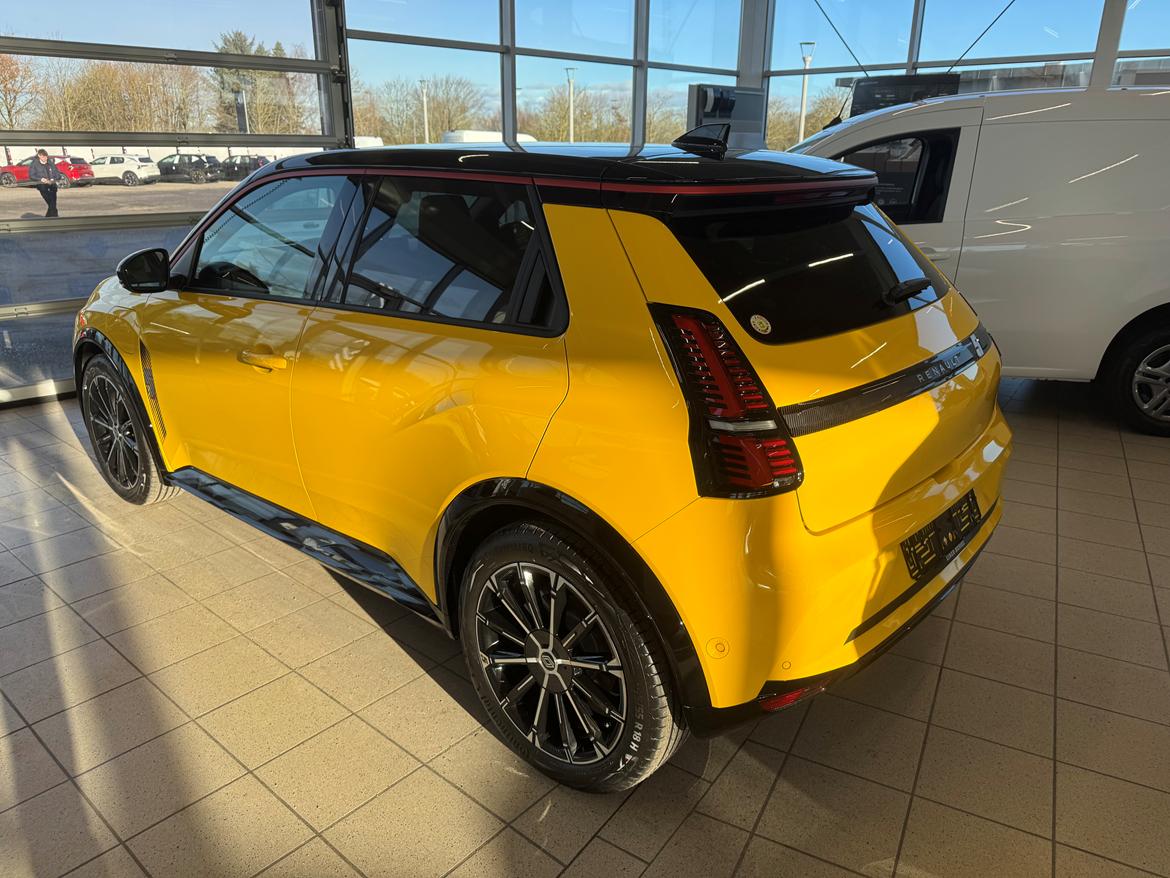 Renault 5 E-Tech Iconic - Bilen ved forhandleren ved afhentning billede 22