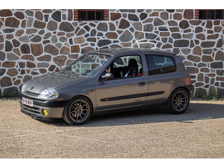 {{currentPhoto.altText}} billede {{currentPhoto.number}}