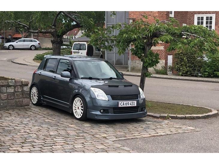 {{currentPhoto.altText}} billede {{currentPhoto.number}}