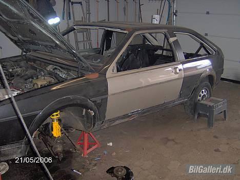 VW Scirocco GTX 16V - Nærmest harleking maling.. er snart klar til at blive pisset over.. billede 6