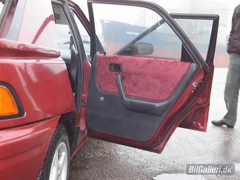 Mazda 323F væk - det er da pæner en det orginale billede 4