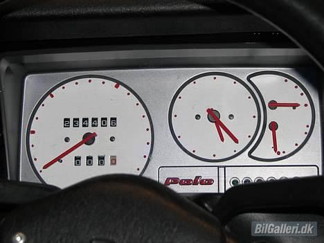 VW polo coupé 2F (DØD) - så bliver det vist ikke bedre i denne omgang, skal lige have fundet på noget på de bare pletter, og så lidt dioder. billede 7