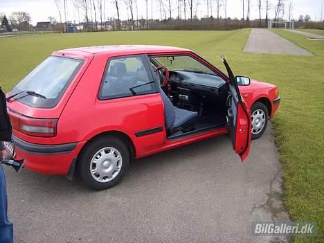 Mazda 323 billede 8