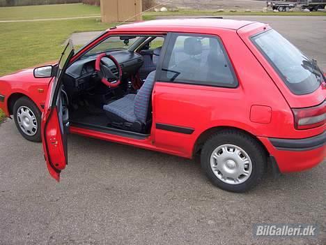 Mazda 323 billede 9
