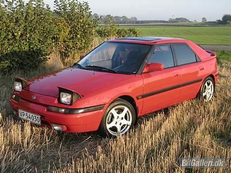 Mazda 323F billede 9