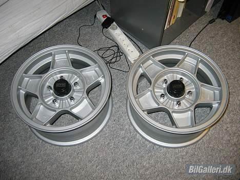 Volvo Amazon - ATS fælgene er klar til dæk, jeg har selv malet dem + købt nye bolte og navkapsler... billede 15