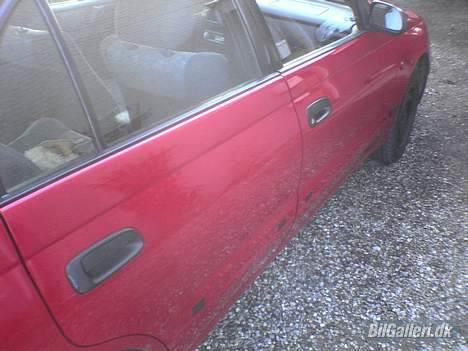 Toyota Carina E - Så er døren blevet lavet igen. men skal af sted igen der er mindre fejl, såsom at den hænger :-( billede 16