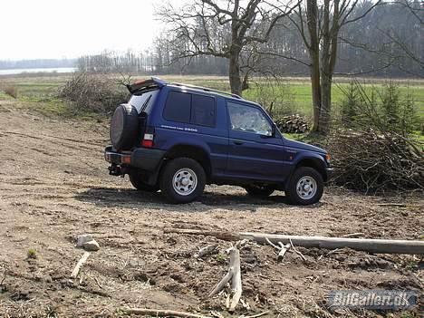 Mitsubishi Pajero 2,8 "Dakar" SOLGT - Forår 2005, skulle lige "lufte" bilen i det gode vejr, mens den stadig er nyvasket og ren. billede 9