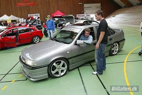 Opel Vectra 16v - Her er bilen min utstilt på "Streetcars", Konstenhallen - Fredrikstad billede 10