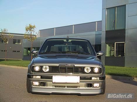 BMW E30 325i Touring - Den nye front billede 4