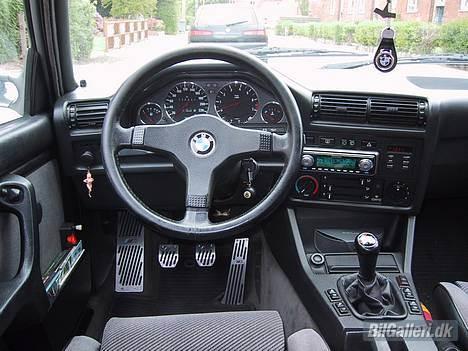 BMW E30 325i Touring - Min plads nice med nye alupedaler billede 7