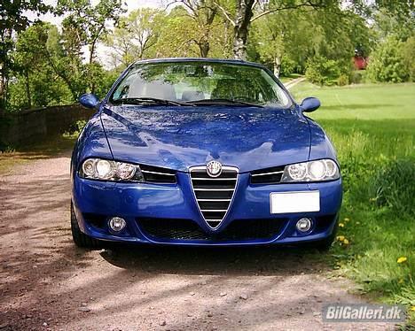 Alfa Romeo 156 1,9 JTD 16v RST - Den er simpelthen for fed den nye front, Jeg bor i sverige derfor kan jeg få den lille nr. plade foran billede 1