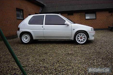 Peugeot 106 Rallye R.I.P. - Sommer fælge næsten monteret foran billede 7