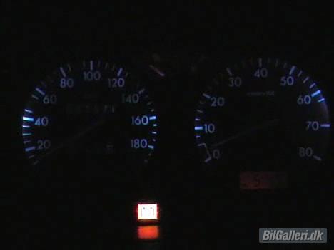 Citroën saxo 1.4i SX - Feb.04 - Endelig!!!  Jeg har installeret mit blå lys i instrumentbordet!!! billede 9