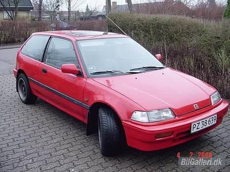 Honda civic - tja det kræver vist tilvænning at den ikke er sænket mere... billede 6