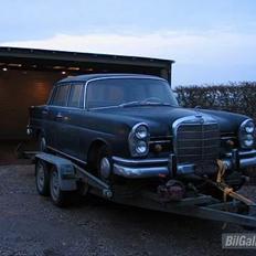 Mercedes Benz W111 220sb Automatic