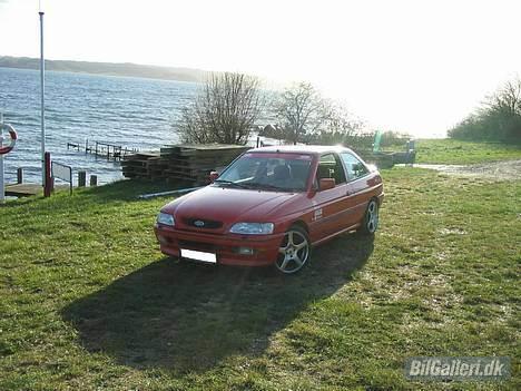 Ford SOLGT!! Escort 1.8i sport billede 1