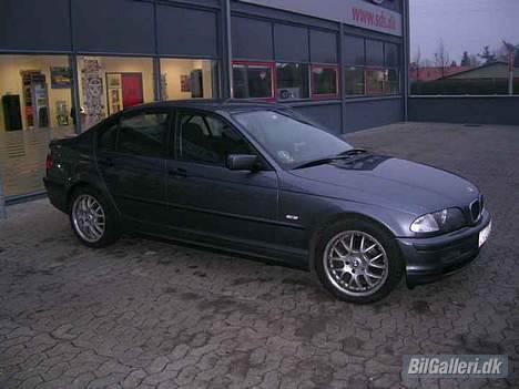 BMW E46 316 - SOLGT billede 1