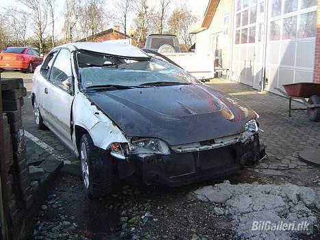Honda Civic **** R.I.P.**** - Sådan ser min bil ud efter en tur rundt på taget. :-( billede 16