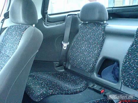 Opel Tigra - Ikk meget plads... kan ikk anbefales at sidde der hvis man er over 160 cm... :) billede 9
