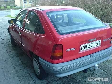 Opel Kadett 1,3 Cc E - Set bag fra. Kadetten lige inde jeg købte den... billede 5