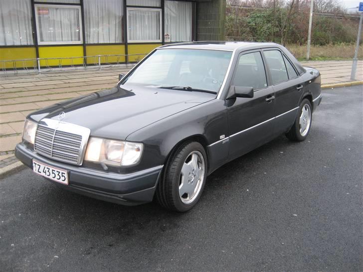 Mercedes Benz 300E 124 (SOLGT) - her er så den nye bil.... billede 1