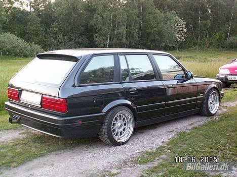 BMW  E30 2,7touring Alpina B3 - ja her står svinet så ny vasket og poleret  billede 2