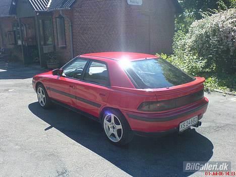 Mazda 323F - taget med tlf billede 1