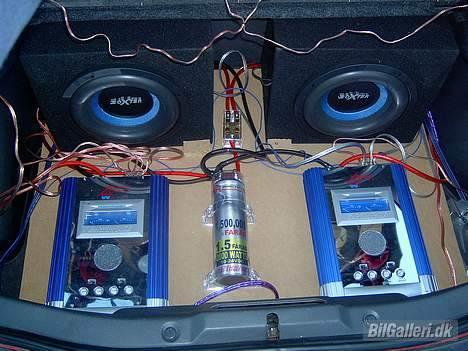 Mazda 323F - Mit Gamle Anlæg...;) billede 3