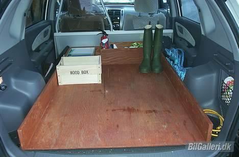 Hyundai Tucson "Afrodite" *Solgt* - Den hjemmelavede træbund. Forhindre en ødelagt org. bund pga transport af alt muligt. billede 15