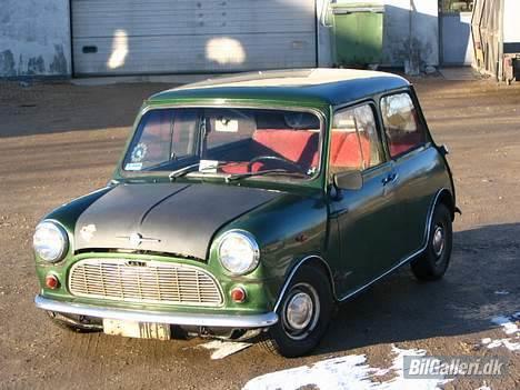 Austin-Morris Mascot 850 - motor hjelmen er pt bare "lagt på" billede 5