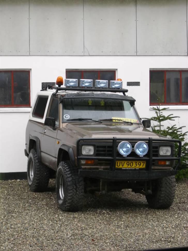 Nissan patrol 3,3 TD Solgt - lige et billed af hvor den normalt står, og hygger sig.. Læg lige mærke til de 2 wunderbaum, det er geil billede 11