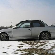 BMW 325  2,7eta