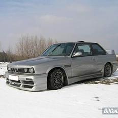 BMW 325  2,7eta