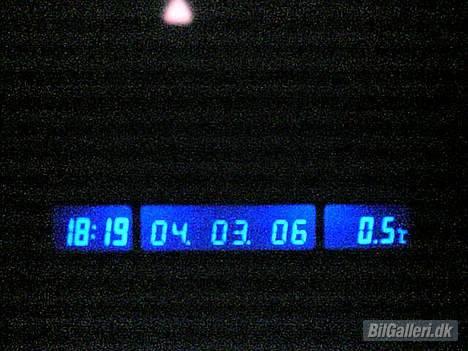 Opel Astra F 1,6 -Totalskadet- - Blåt lys i infodisplay. Ser bare nice ud... :D billede 3