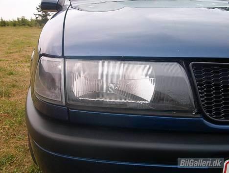 Opel Vectra A "pit bull"  - Sorte forlygter.. billede 3