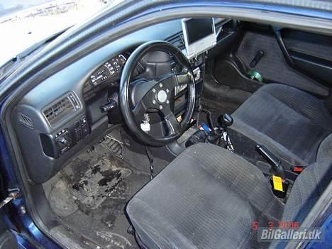 Opel Vectra A "pit bull"  - trist kabine.trangte lidt til rengøring da jeg tog billederne billede 8