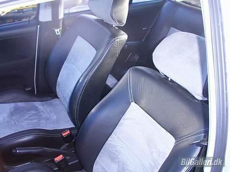 VW Golf 3 vr6 "SOLGT" - Forrige ejer fik kabinen ombetrukket og jeg synes han slap godt fra det. billede 2