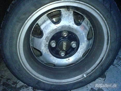 Toyota Corolla *DØD* - ATS.. De skal lige ha en ordentlig omgang når der skal skiftes dæk :P billede 10