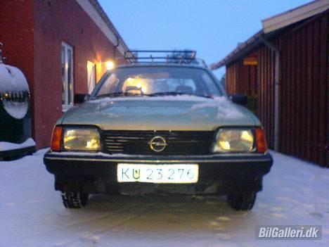 Opel Ascona C *Solgt* - Det er dette i kommer til at se bakspejlet på motorvejen. Det betyder "væk fra ydersporet" billede 2