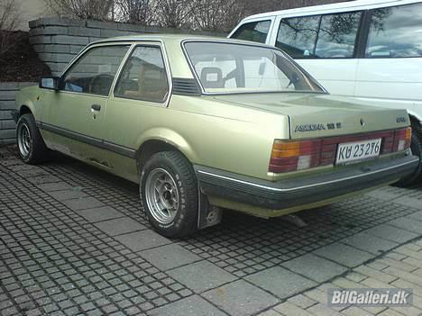 Opel Ascona C *Solgt* - Bemærk refleksstriben mellem lygterne. Det er altså IKKE standard på en 1983´er billede 3