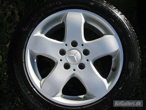 Mercedes Benz W124 300D - Flotte. Jeg er glade for disse. Jeg har dog tænkt på, at udskifte dem med et sæt 16" Keskin KT5. De passer efter min mening godt på W124, og forynger W124 designet en smule. billede 10